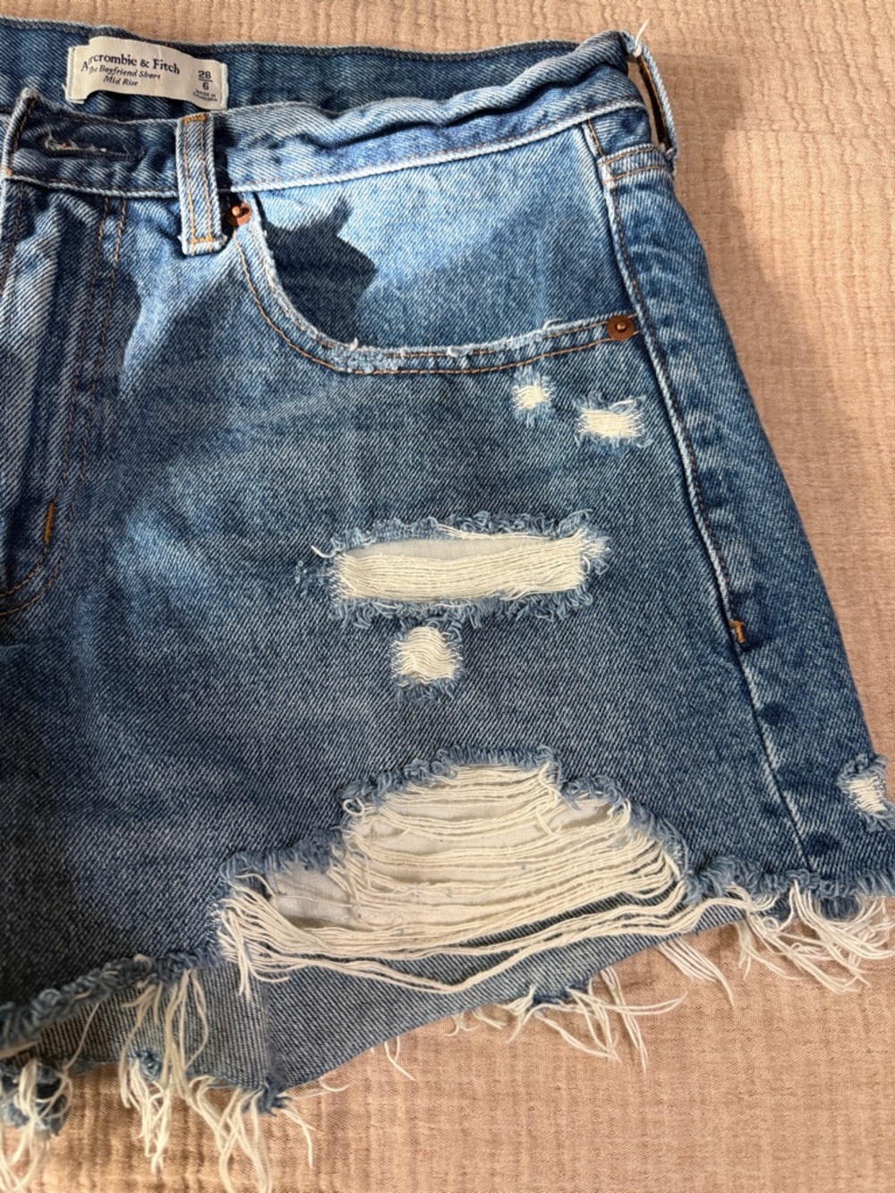 Abercrombie & Fitch Mid Rise “The Boyfriend” denim shorts - Picture 5 of 8